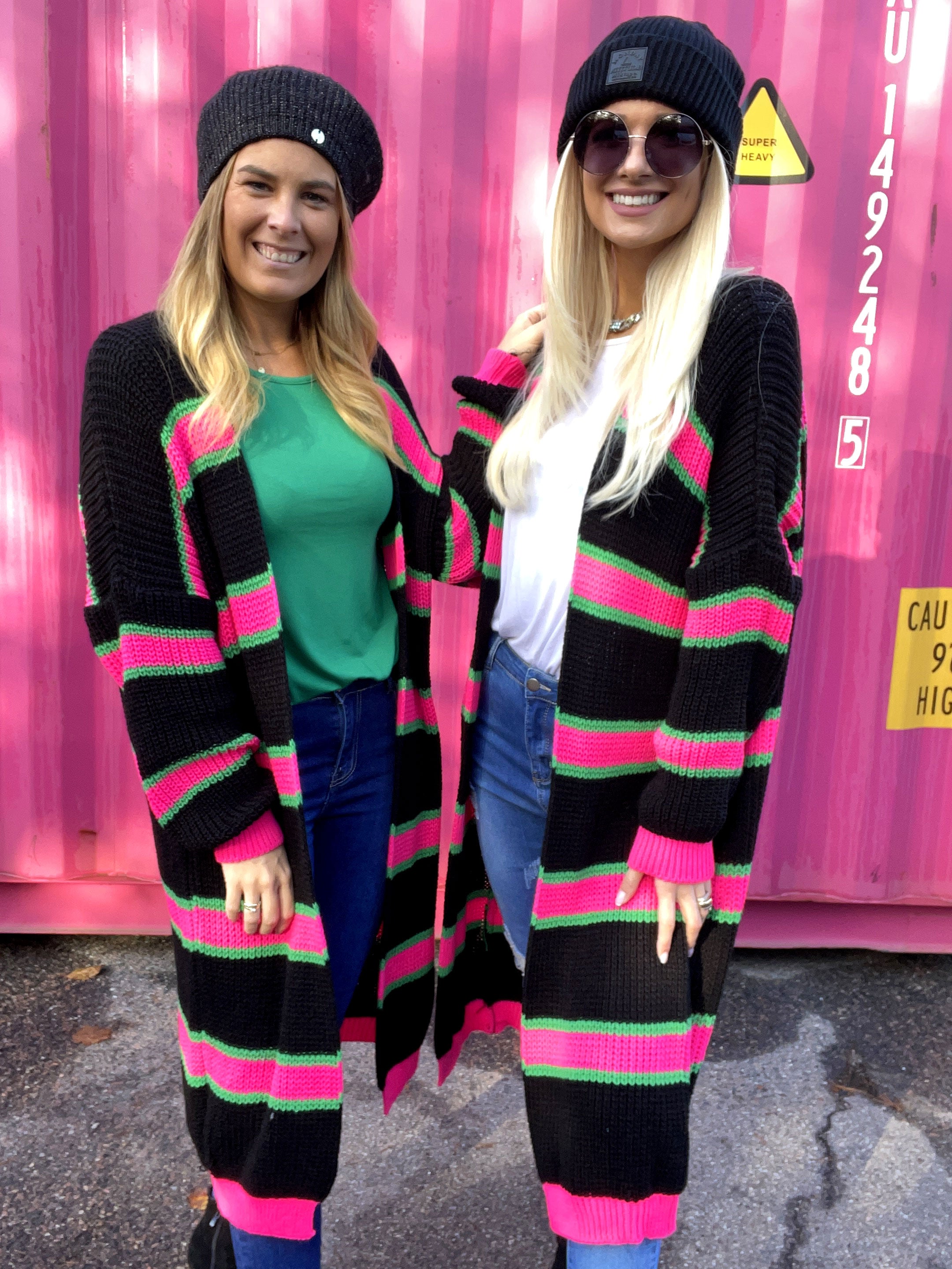 Belle - Lang plus size strikcardigan med farvede striber